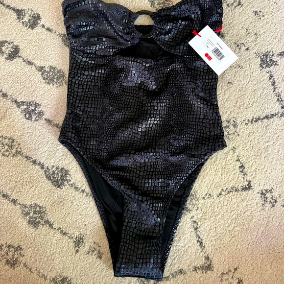 Solid & Striped The Avery Coated Velvet One-Piece NWT - Picture 4 of 9